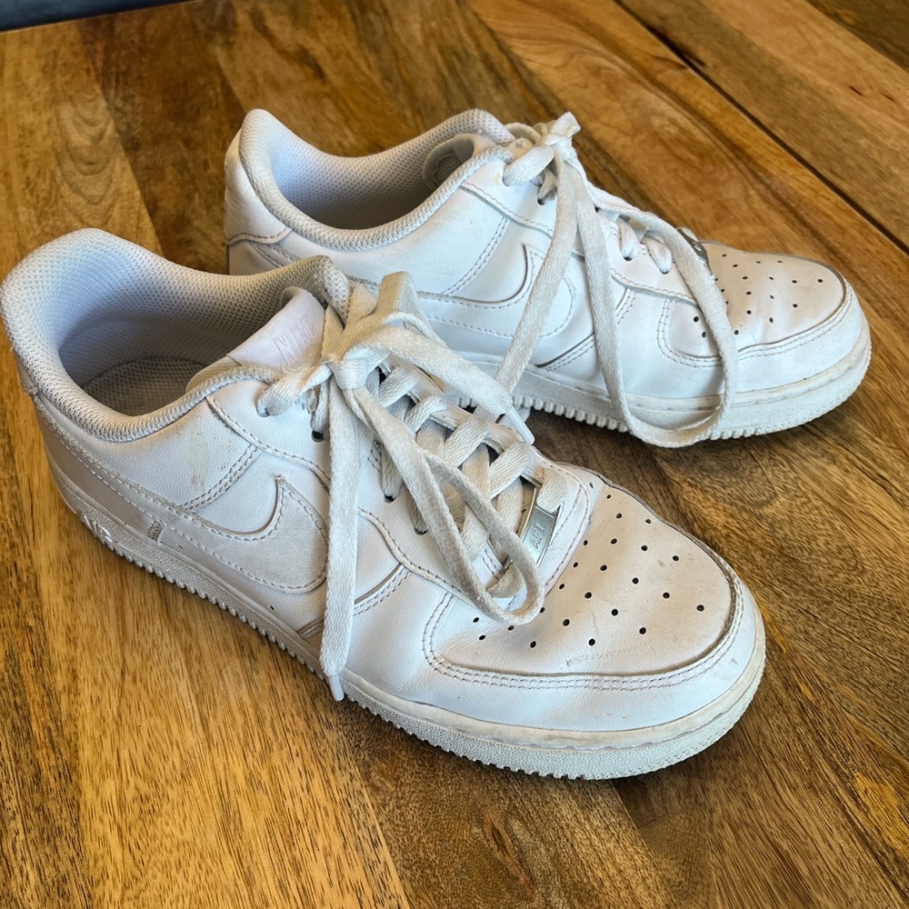 Air Force 1s SQUEAKY